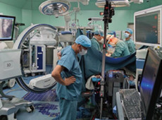 三維C臂與骨科導(dǎo)航機器人配合應(yīng)用(助力骨科手術(shù)更準確)